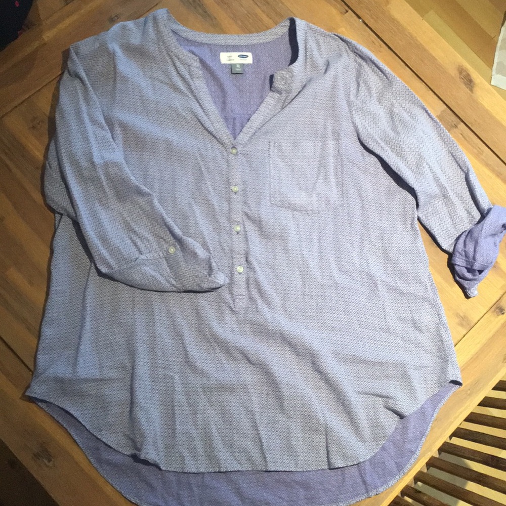 Long lightweight blouse.